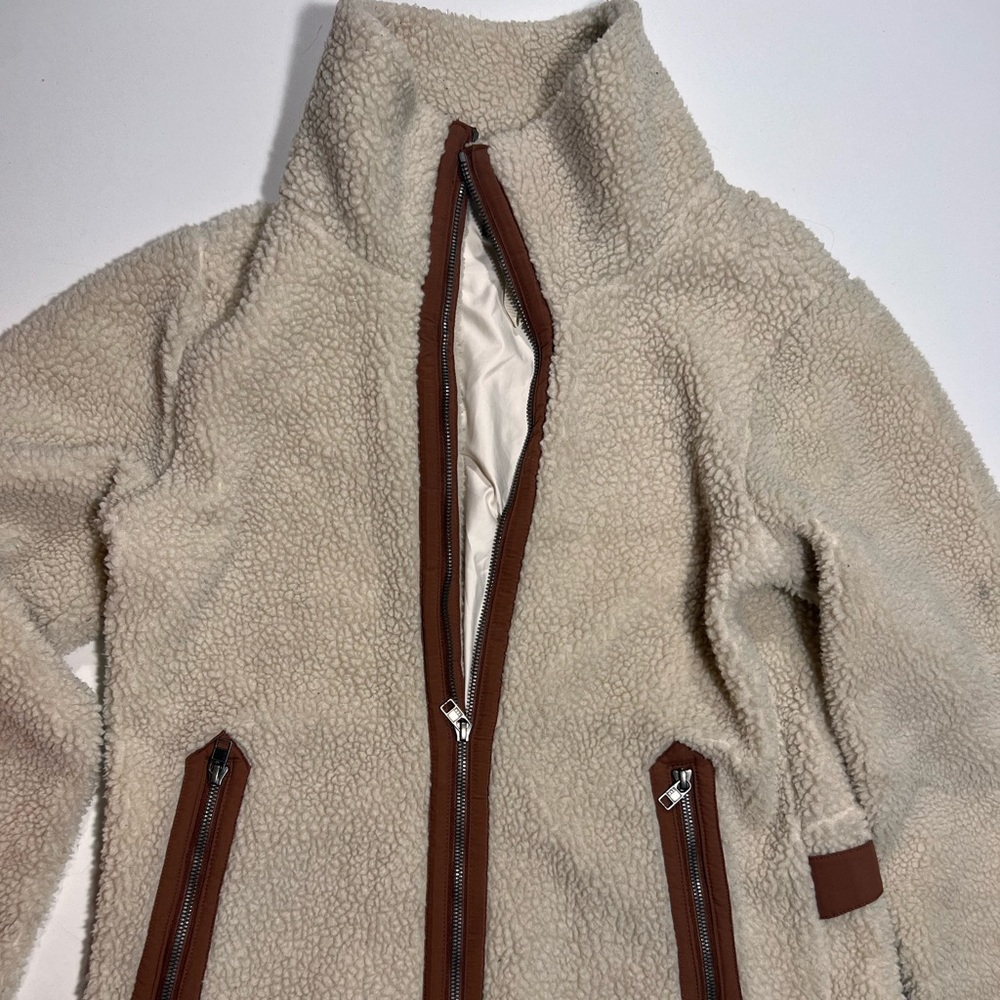 Tan and brown shearling Patagonia coat women’s medium full zip